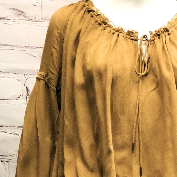 NEW FREE PEOPLE AUTHENTIC PEASANT STYLE FLOWY TOP. CAN BE WORN 2 WAYS - Picture 3 of 16